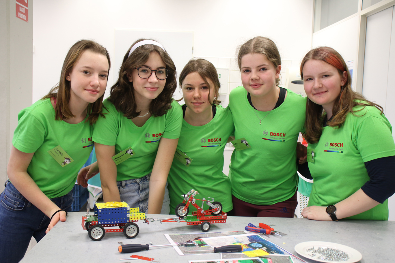 Záběry z průběhu Girls' Day ze dne 5. a 7.4.2022 ve firmě Bosch Diesel s.r.o.