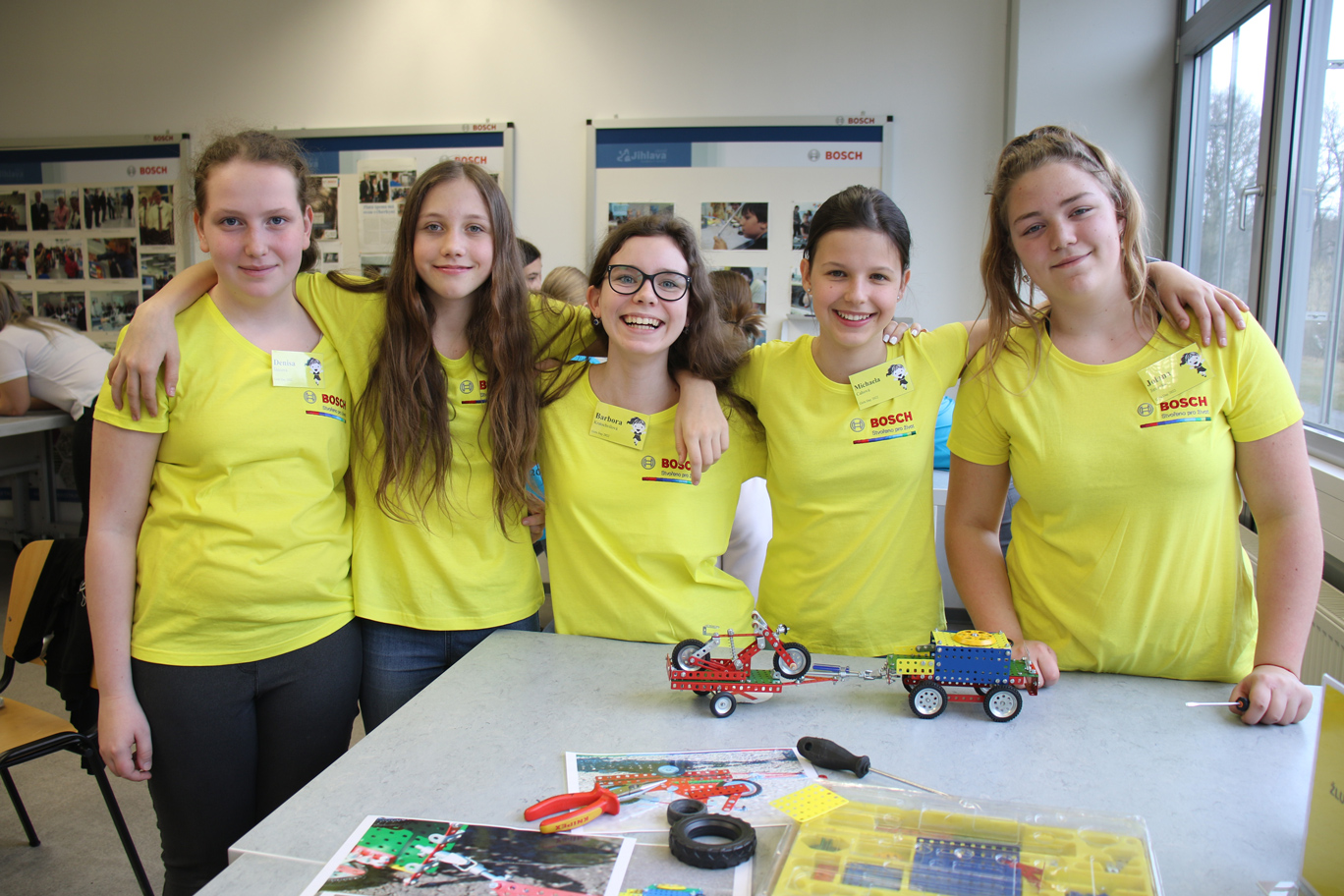 Záběry z průběhu Girls' Day ze dne 5. a 7.4.2022 ve firmě Bosch Diesel s.r.o.