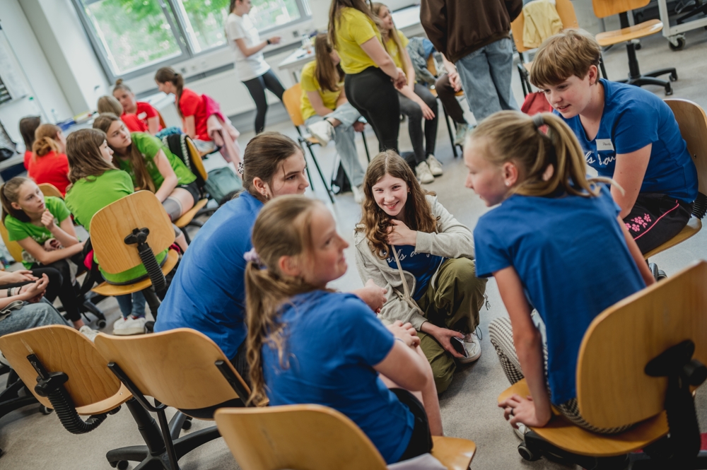 Záběry z průběhu akce „Girls‘ Day“ ze dne 30. 5. 2023 ve firmě Bosch Powertrain s.r.o.