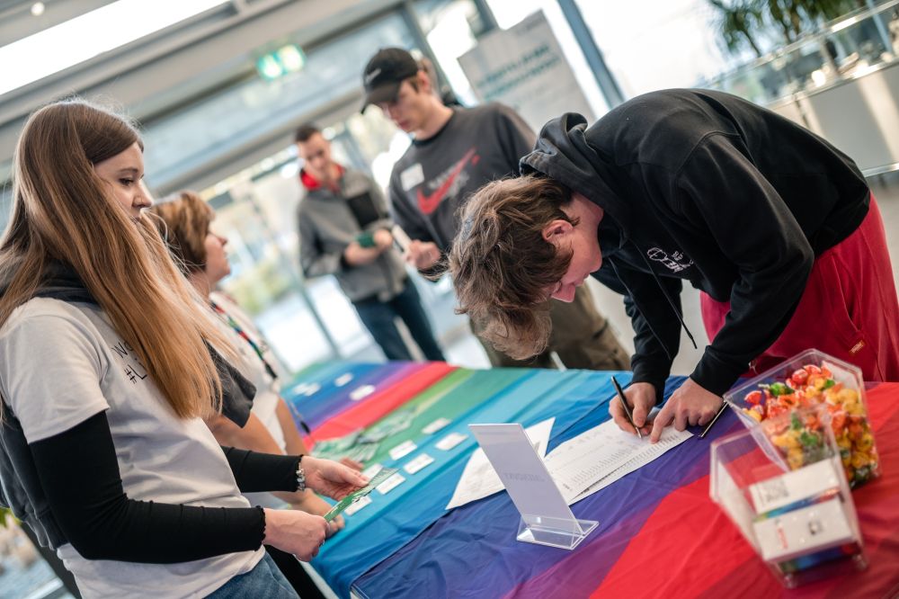 Vysokoškolští studenti na patnáctém ročníku akce „High-Tech Day“