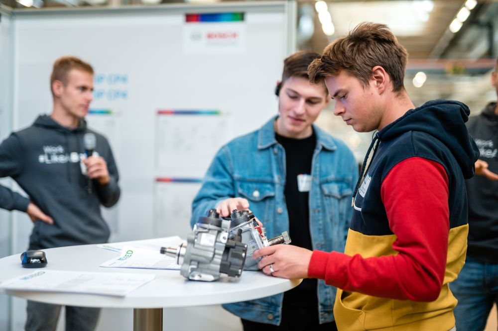 Vysokoškolští studenti na patnáctém ročníku akce „High-Tech Day“