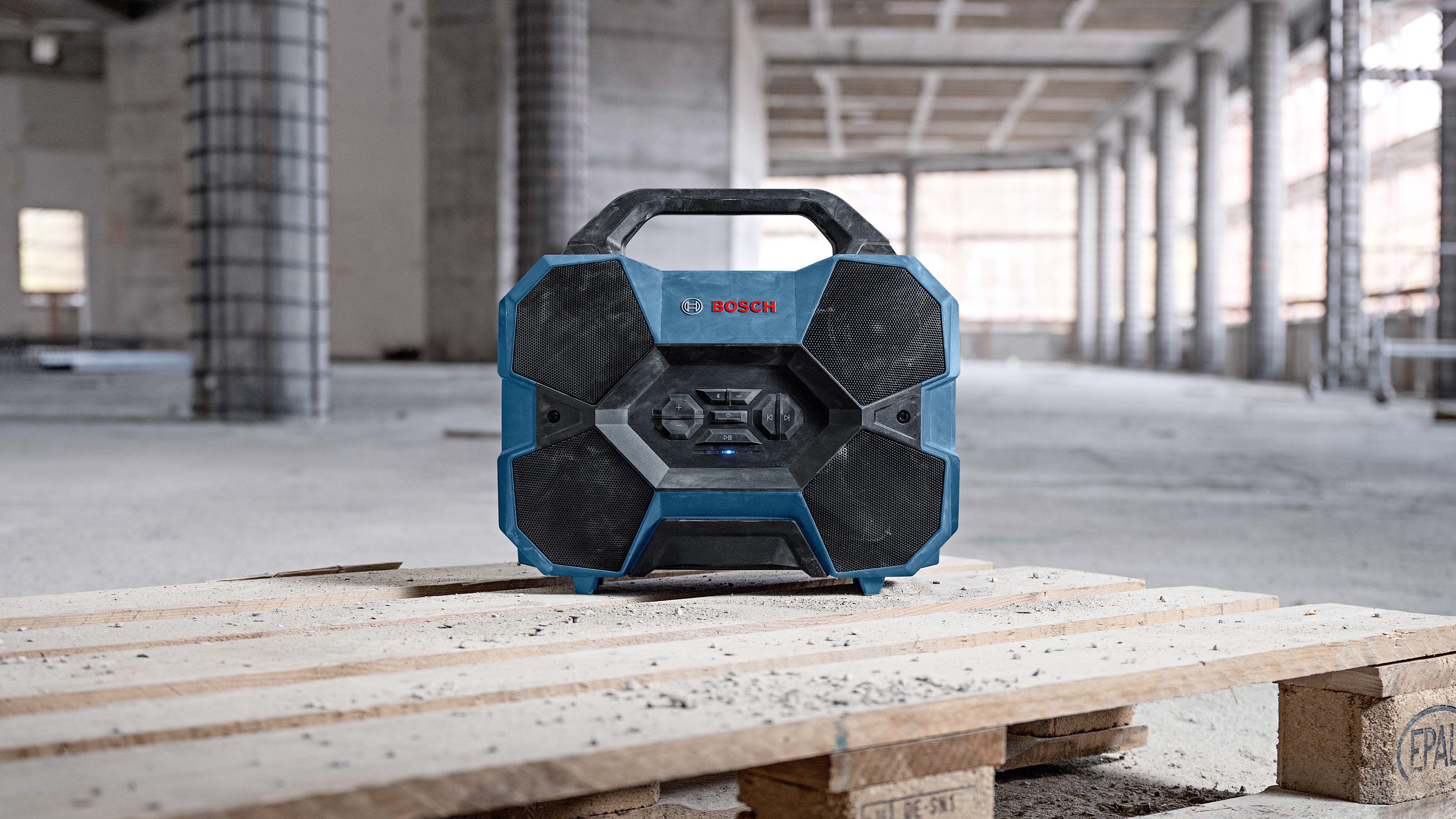 Crystal-clear, powerful sound for the jobsite and on the road: Bluetooth® speaker GPB 18V-6 C Professional