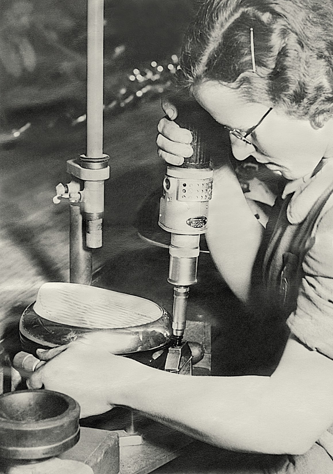 Manufacturing Bosch headlights with a Bosch power tool, 1938 - Bosch ...