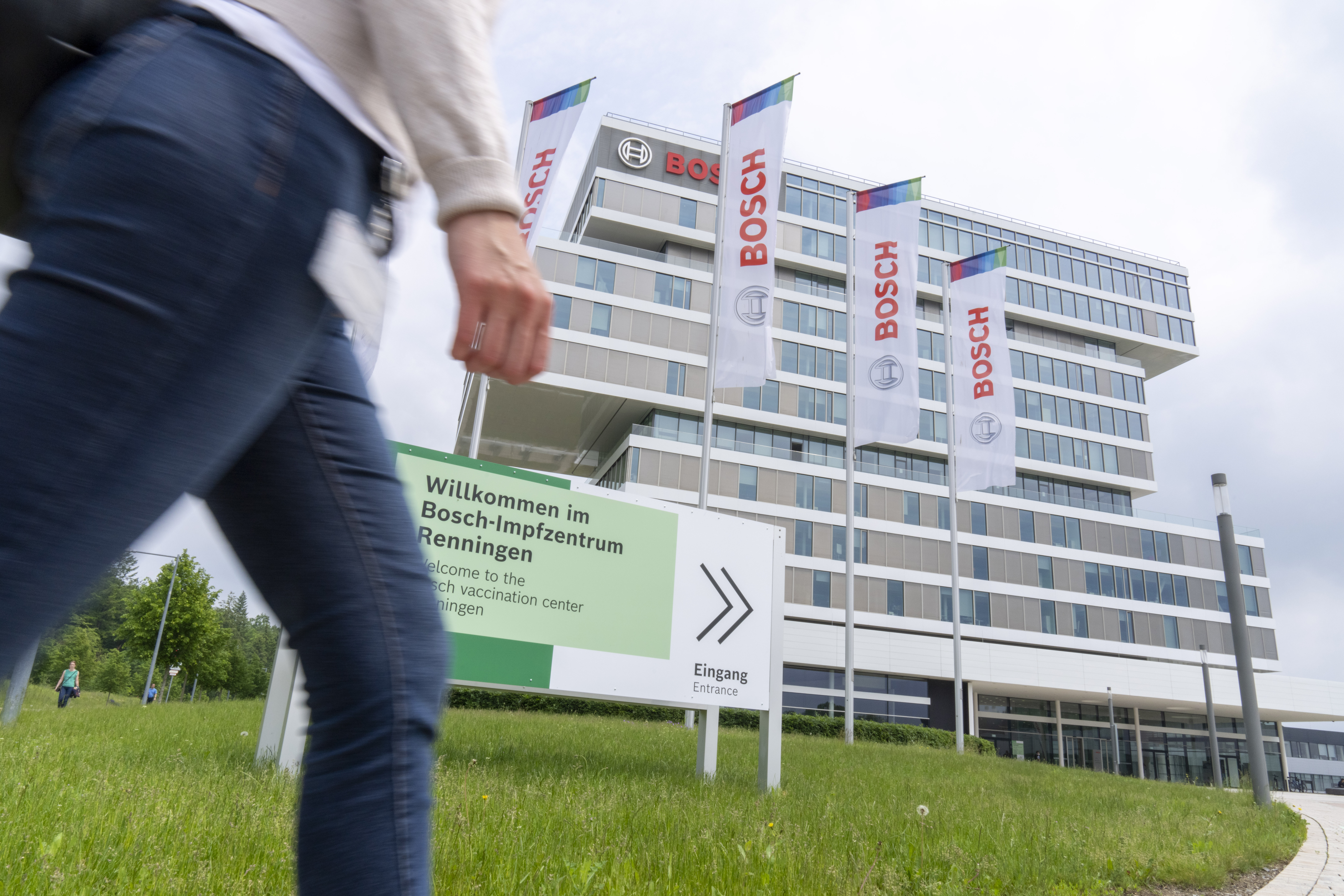 Bosch operates Covid-19 vaccination center on the grounds of its research campus