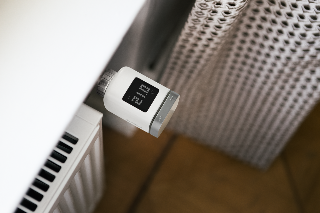Convenient, Energy-Saving Heating: Bosch Smart Home Radiator Thermostat II,  Room Thermostat II and Room Thermostat II 230 V - Bosch Media Service