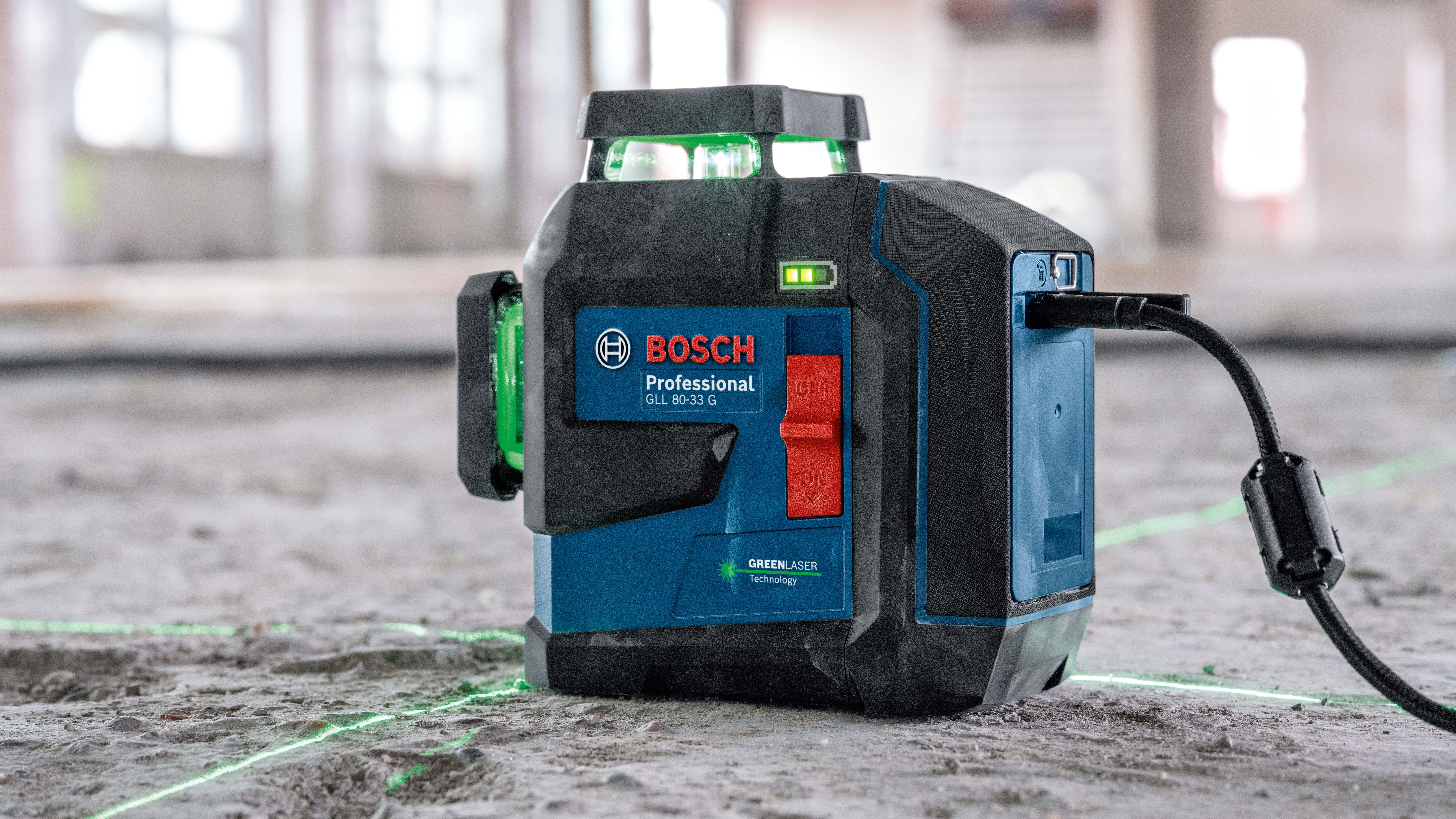 Different power sources for maximum flexibility: Bosch GLL 80-33 G Professional
