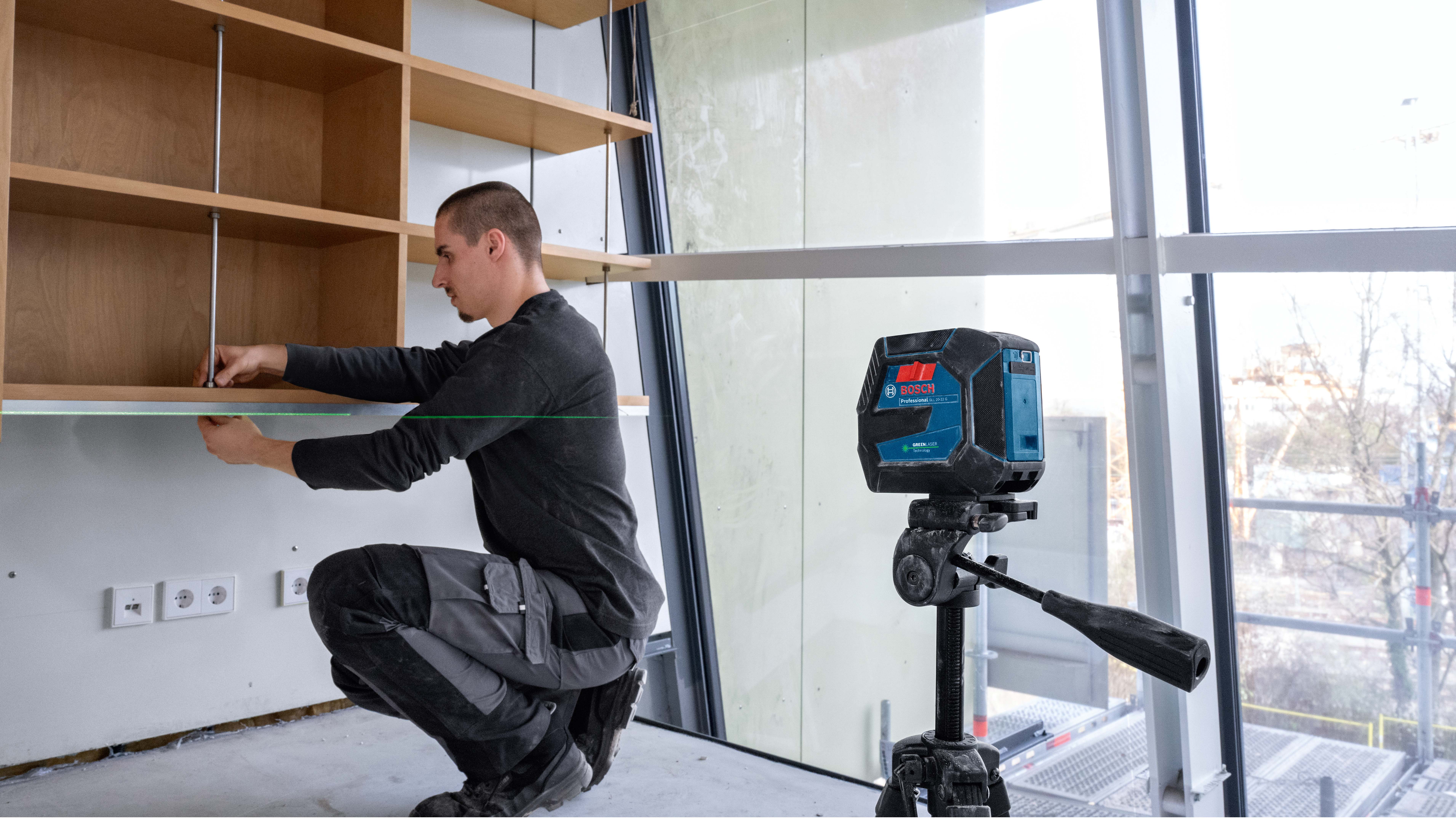 Robust tool for leveling over a distance of up to 20 meters: Bosch GLL 20-22 G Professional cross-line laser