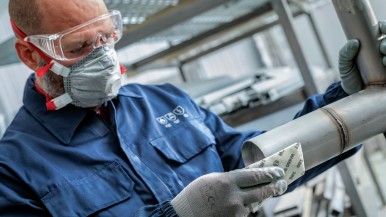 World’s first for professionals and DIYers: Bosch reinvents manual abrasives