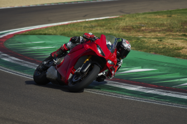 Innovative Bosch racetrack technology on the new Ducati Panigale V4