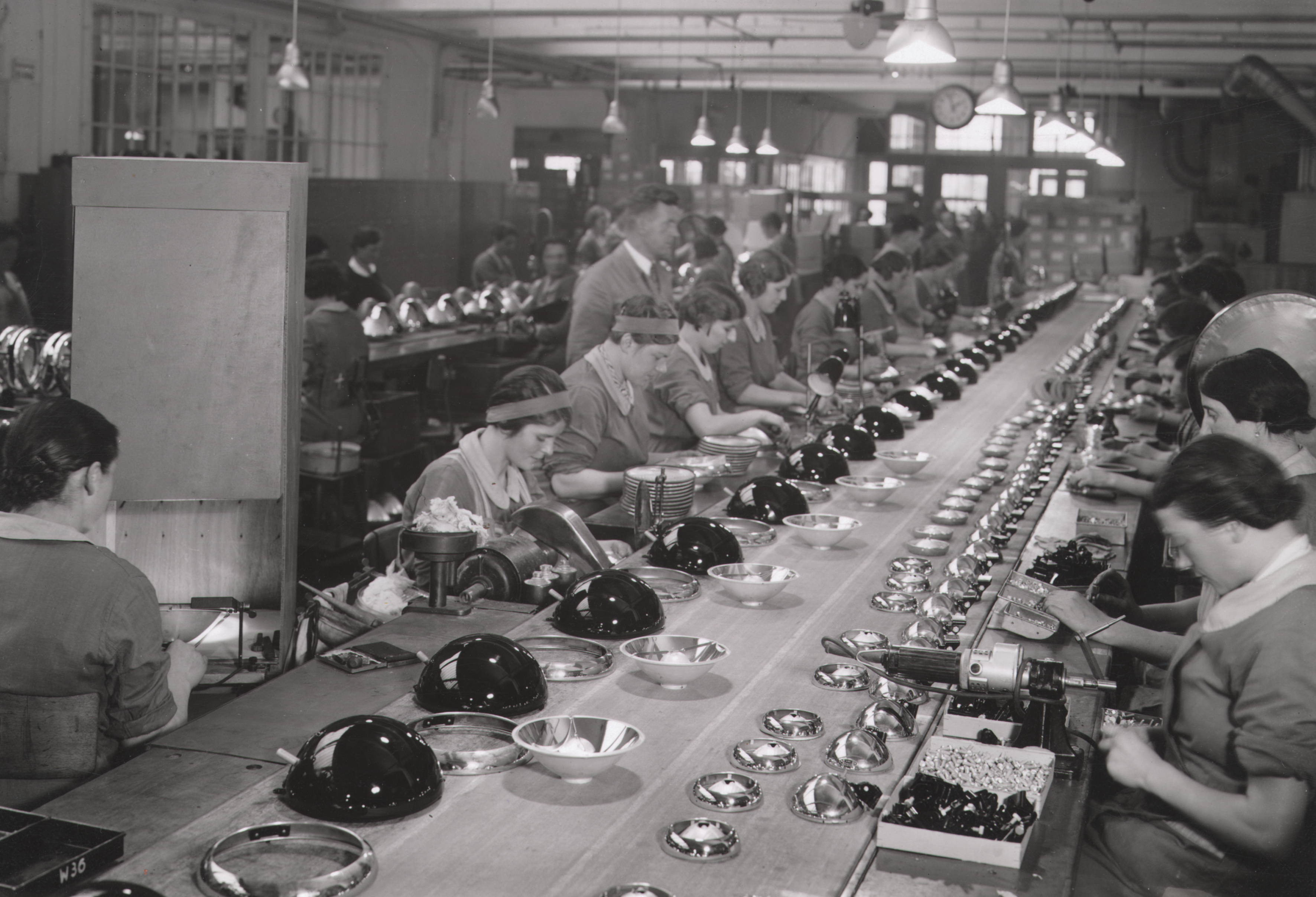 Assembly Of Bosch Head Lights In Feuerbach 1937 Bosch Media Service