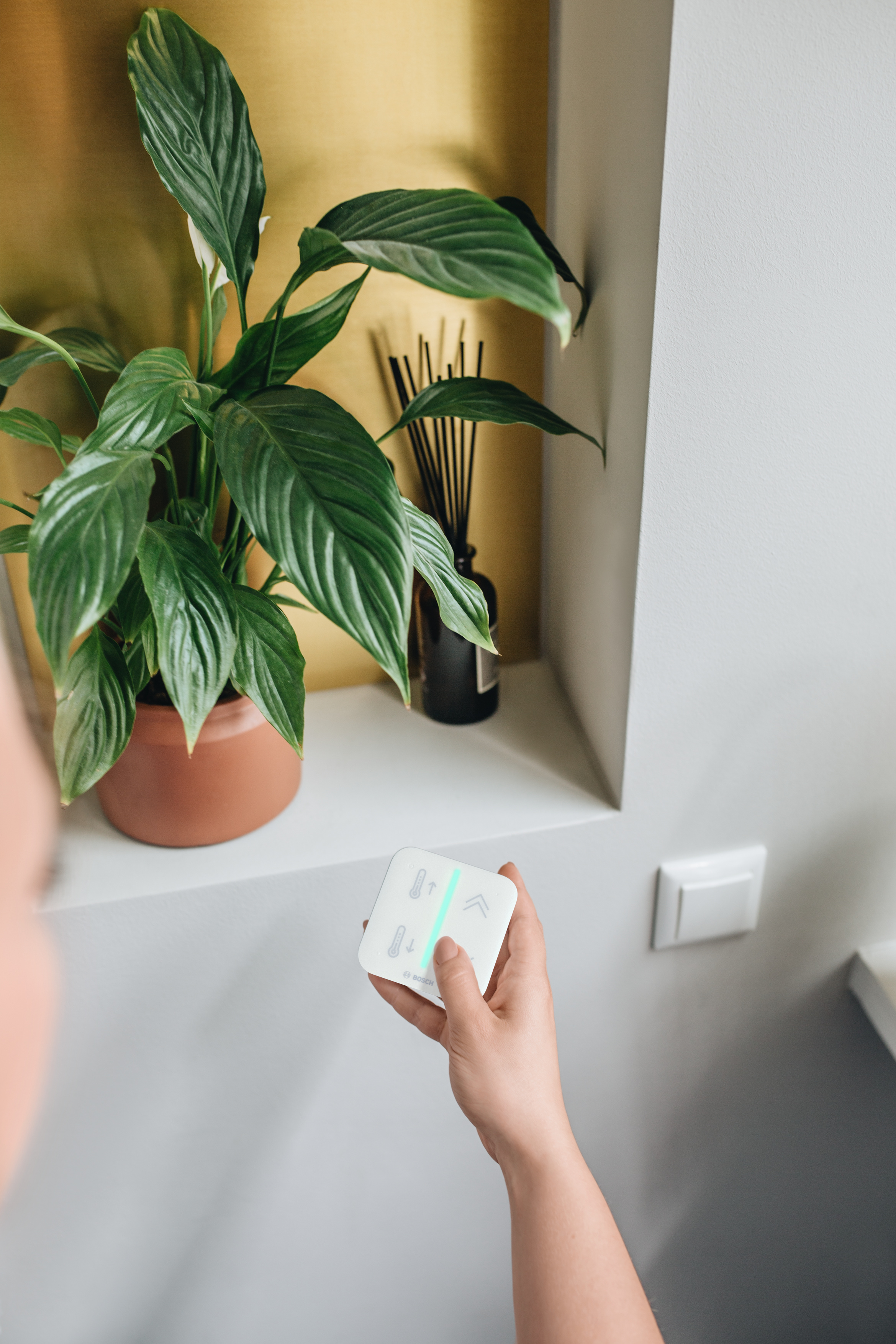 Smart without a Smartphone - The new Bosch Smart Home Universal Switch II - Bosch  Media Service