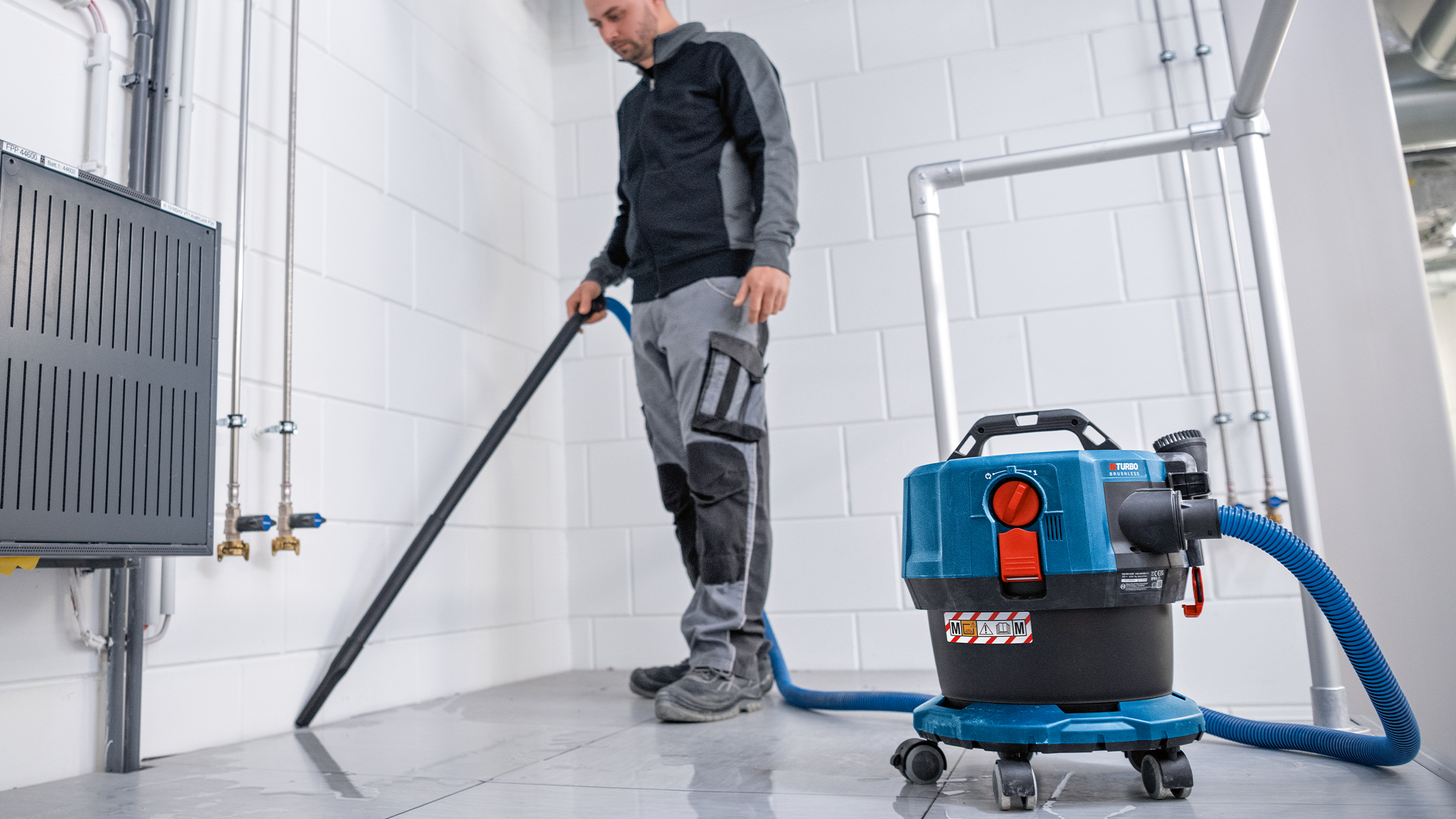 First M class cordless dust extractor from Bosch for professionals